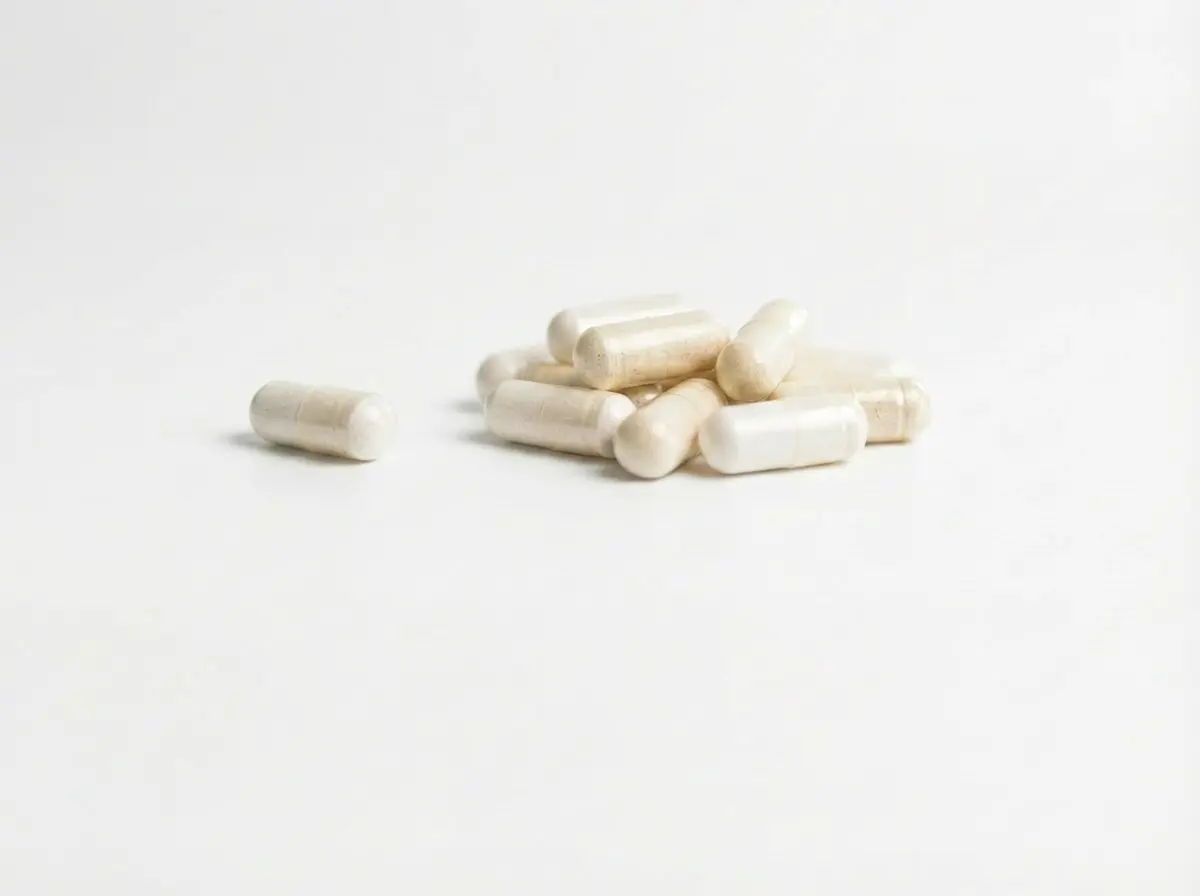 Bild mehrerer Kapseln mit dem Wirkstoff Koffein.